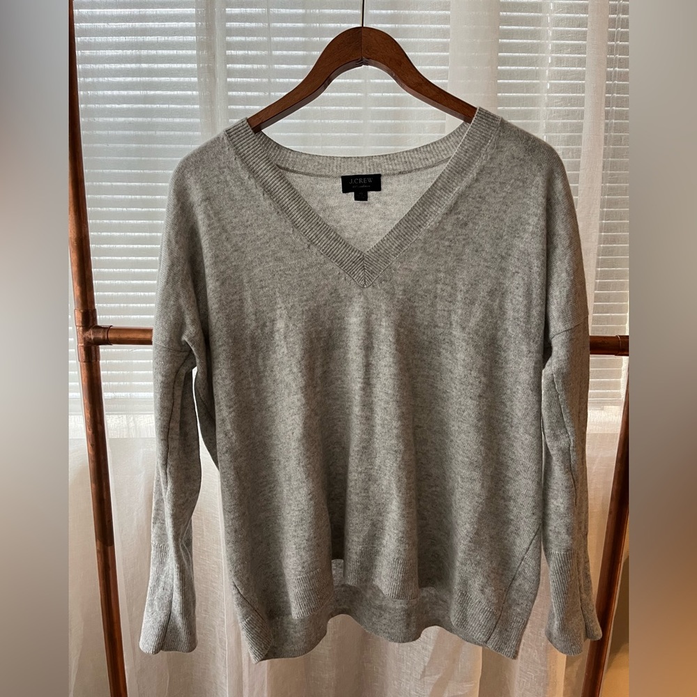 J.Crew V-neck Cashmere Boyfriend Sweater in Heather Dusk. Size XS.